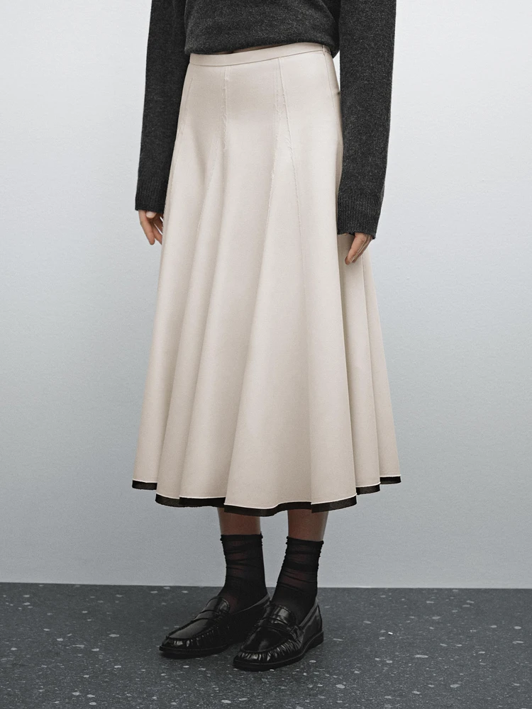 Jupe midi ample détail contrastant