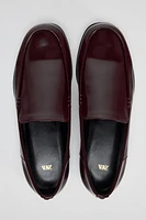 MOCASSINS À HOUPPE RELEVÉE