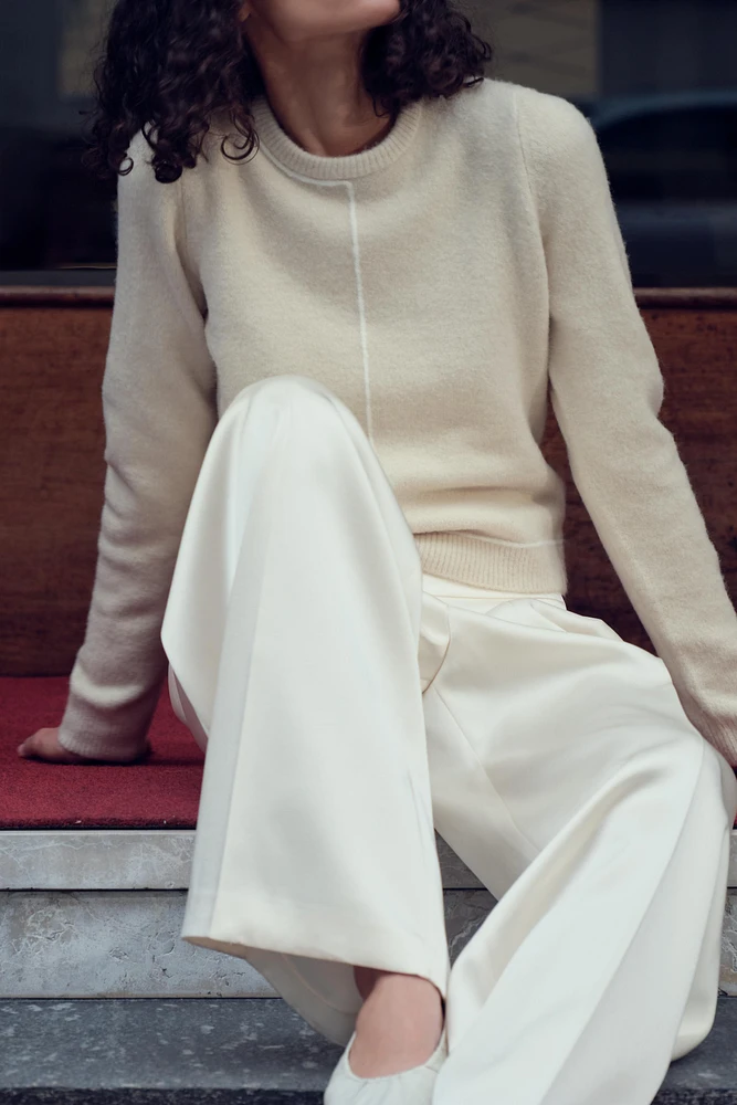 KNIT SWEATER WITH CONTRASTING PIPING