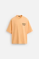 T-SHIRT À IMPRIMÉ STYLE UNIVERSITAIRE