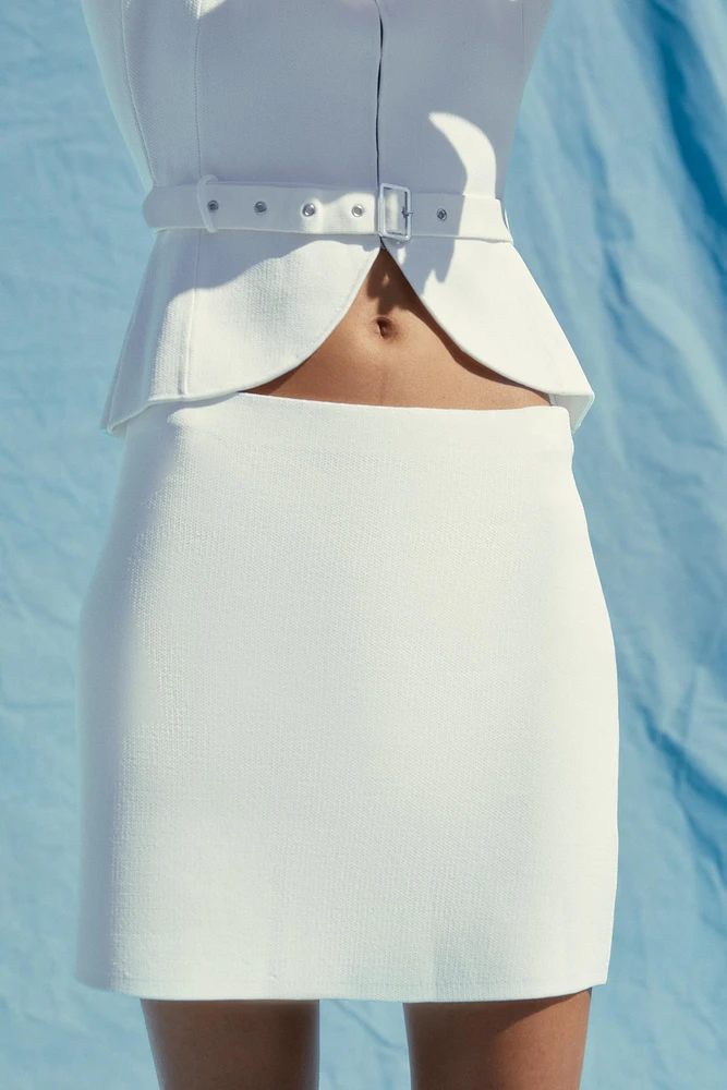 VESTE EN MAILLE UNIE CEINTURE