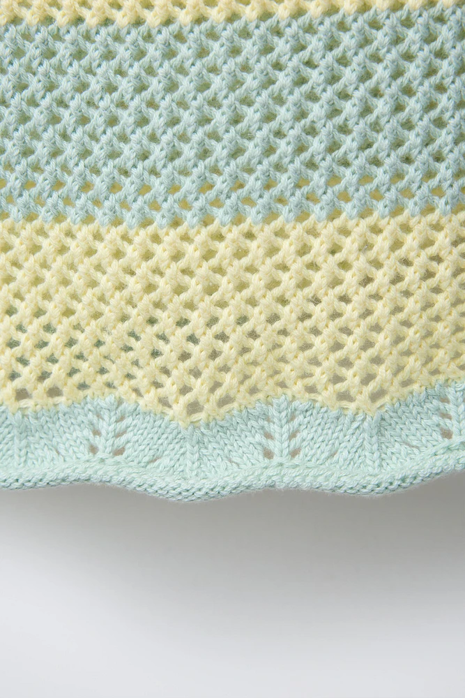 EMBROIDERED KNIT TOP