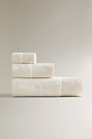 EMBROIDERED LINEN BORDER BATH TOWEL