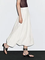 Jupe midi ample avec coutures marquées
