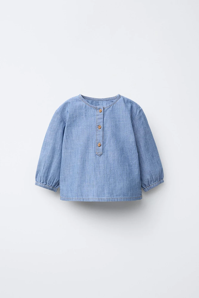 CHEMISE EN JEAN FLUIDE À COL TUNISIEN