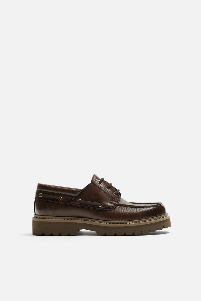 EMBOSSED BOAT SHOES