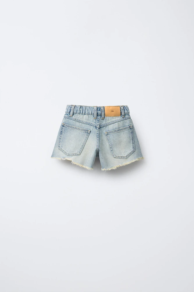 SHORT EN DENIM DÉCHIRÉ ET BRILLANT