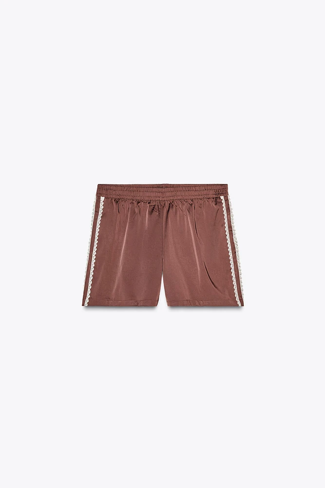 SHORTS SATINÉS AVEC DENTELLE