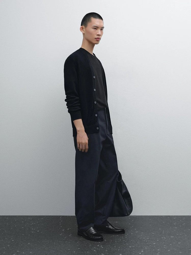 Slim fit cotton blend trousers.