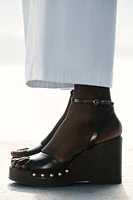 CHAUSSURES À TALONS COMPENSÉS ET PLATEFORME