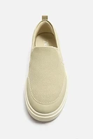 CHAUSSURES EN TISSU ET MAILLE