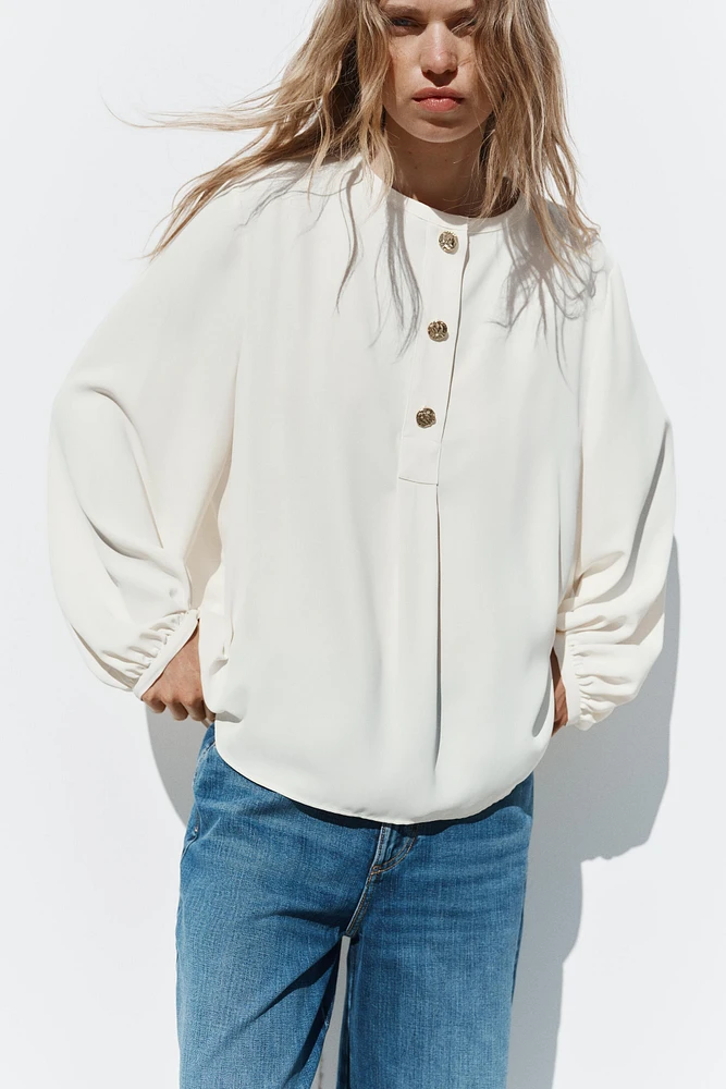 FLOWY CREPE BLOUSE