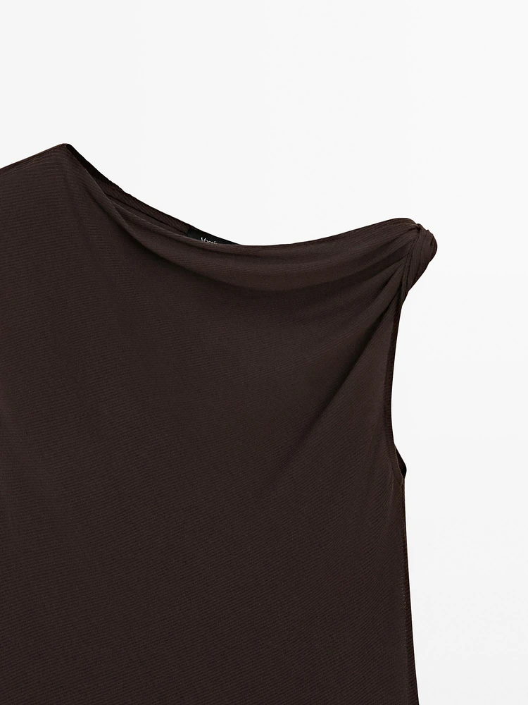 Top asymétrique avec nœud
