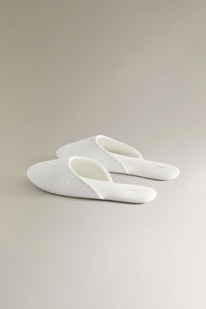 CHAUSSONS TISSU BRODERIES