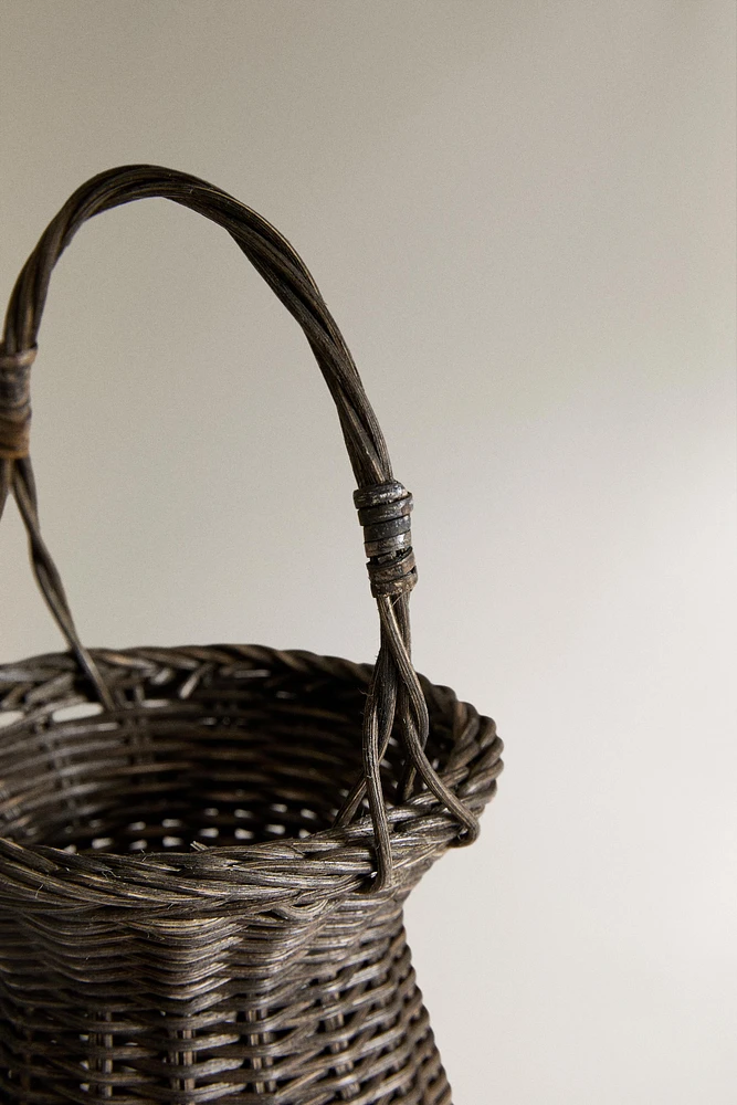 RATTAN BASKET VASE WITH HANDLE
