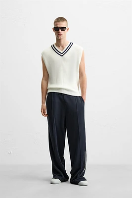 V-NECK VEST