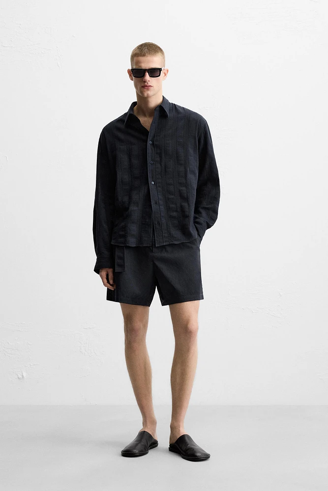 CHEMISE À TEXTURE AVEC RAYURES