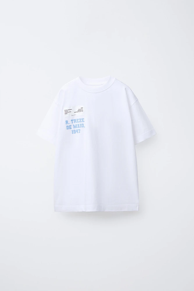 T-SHIRT ÉTIQUETTE RELIEF