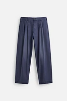 RELAXED FIT PLEATED JEANS
