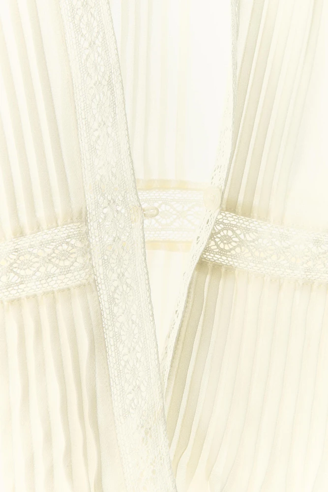 PLEATED LACE TOP