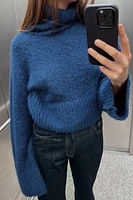 SOFT KNIT SWEATER
