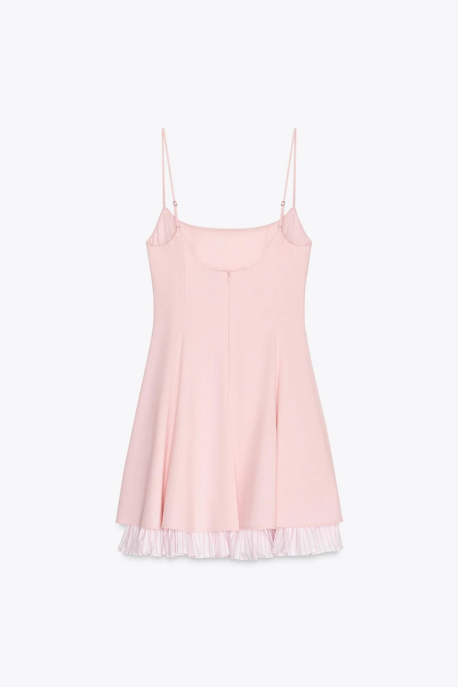 ROBE COURTE EN MATIÈRES VARIÉES À RAYURES