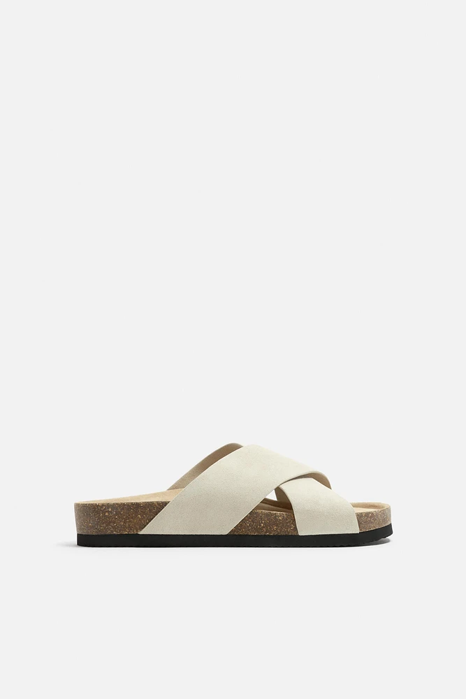 SANDALES EN CUIR CROISÉES