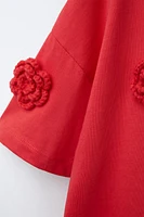 T-SHIRT À FLEURS EN CROCHET