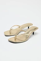 METALLIC EFFECT KITTEN SANDALS