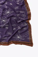 FOULARD À FLEURS BRODÉES