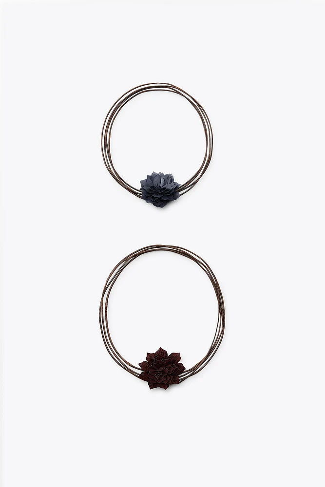 LOT DE 2 COLLIERS FINS À FLEURS