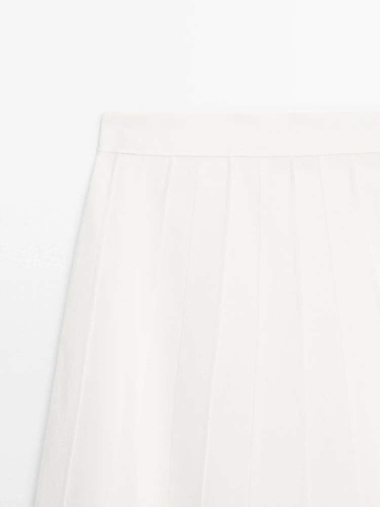 Jupe midi ample avec coutures marquées