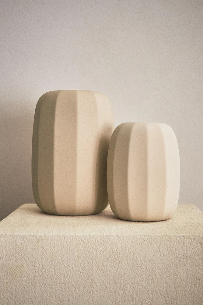 STONEWARE VASE WITH LINES