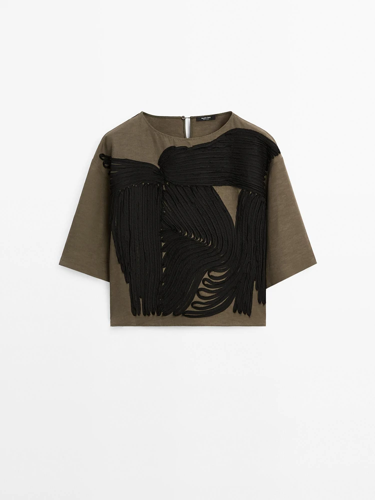 Flowing blouse with contrasting ribbons