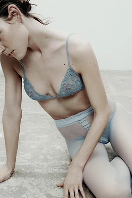 CULOTTE AVEC DENTELLE