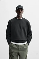 BASIC CREWNECK SWEATSHIRT