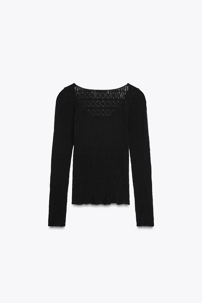 SEAMLESS LACE TOP