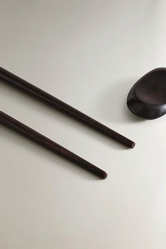 SET OF CHOPSTICKS AND WOODEN STAND