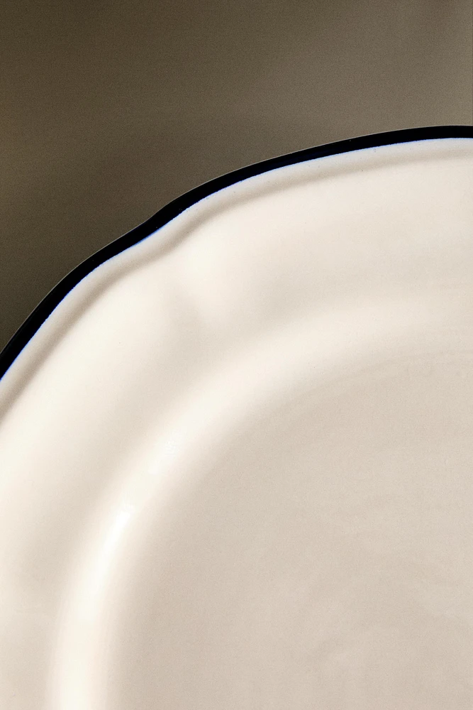 DESSERT PLATE WITH A GREEN RIM
