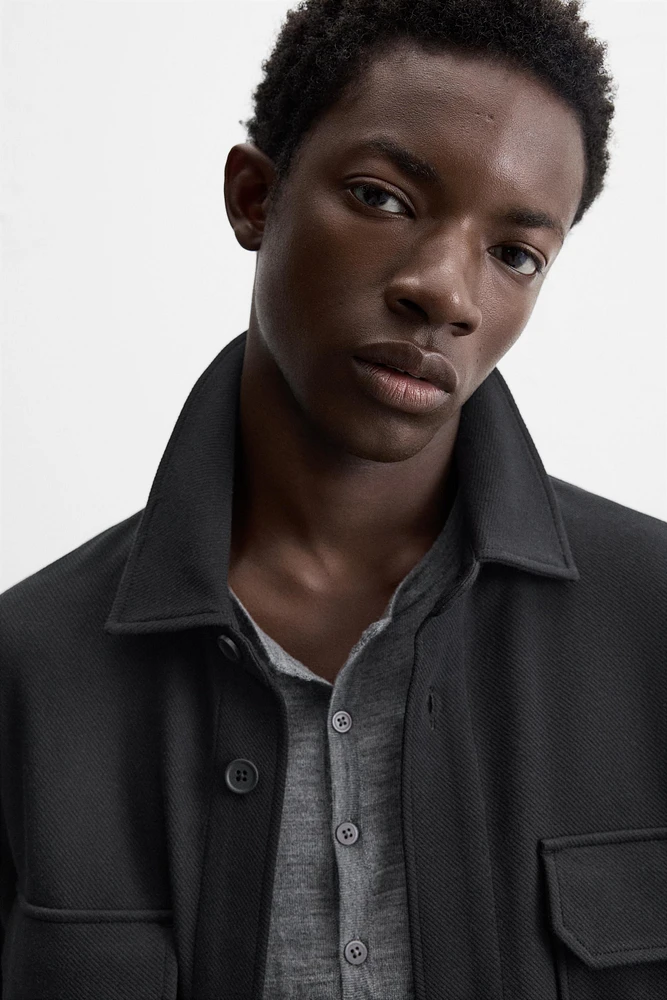 TEXTURED STRETCH OVERSHIRT