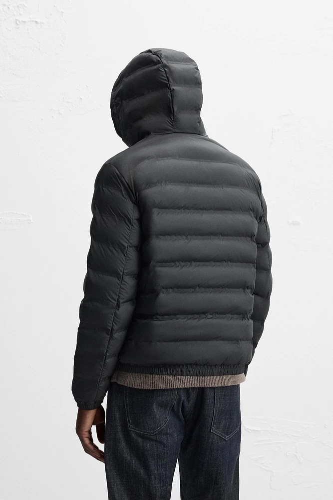 LIGHTWEIGHT HOODED PUFFER JACKET
