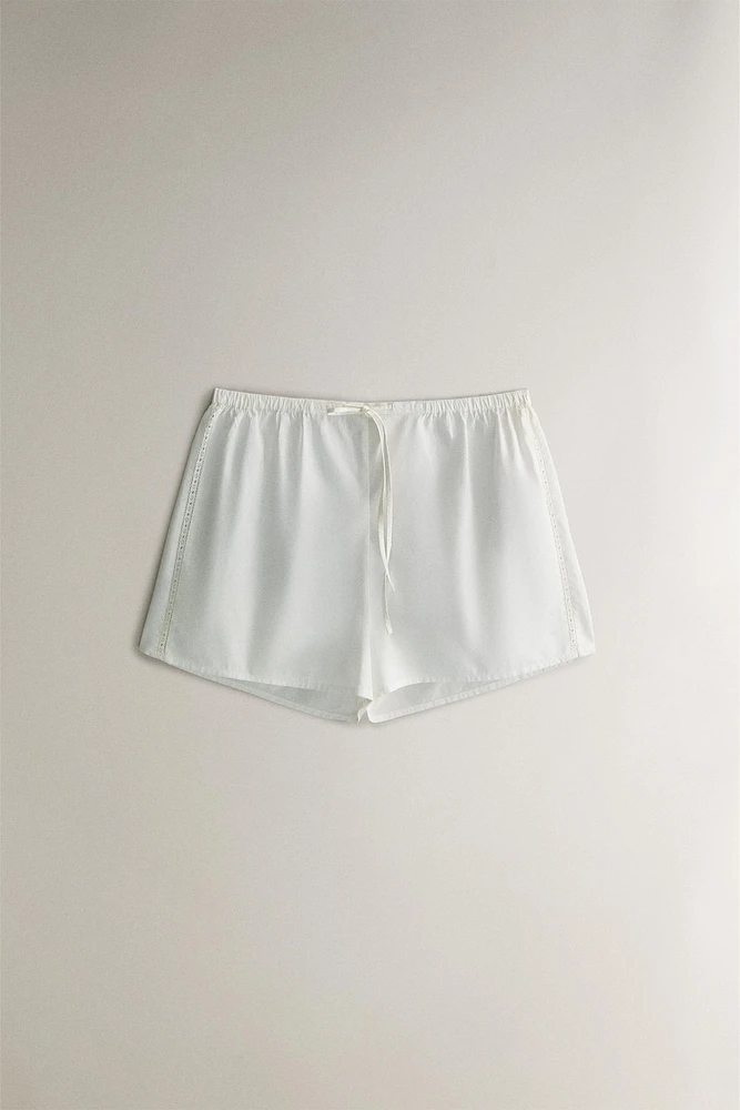 SHORT FRONCÉ ET DENTELLE