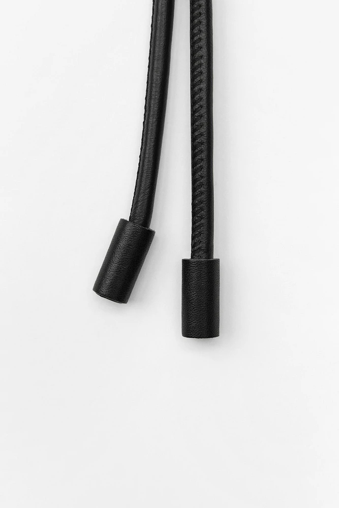 CEINTURE EN CORDON CIRCULAIRE EN CUIR