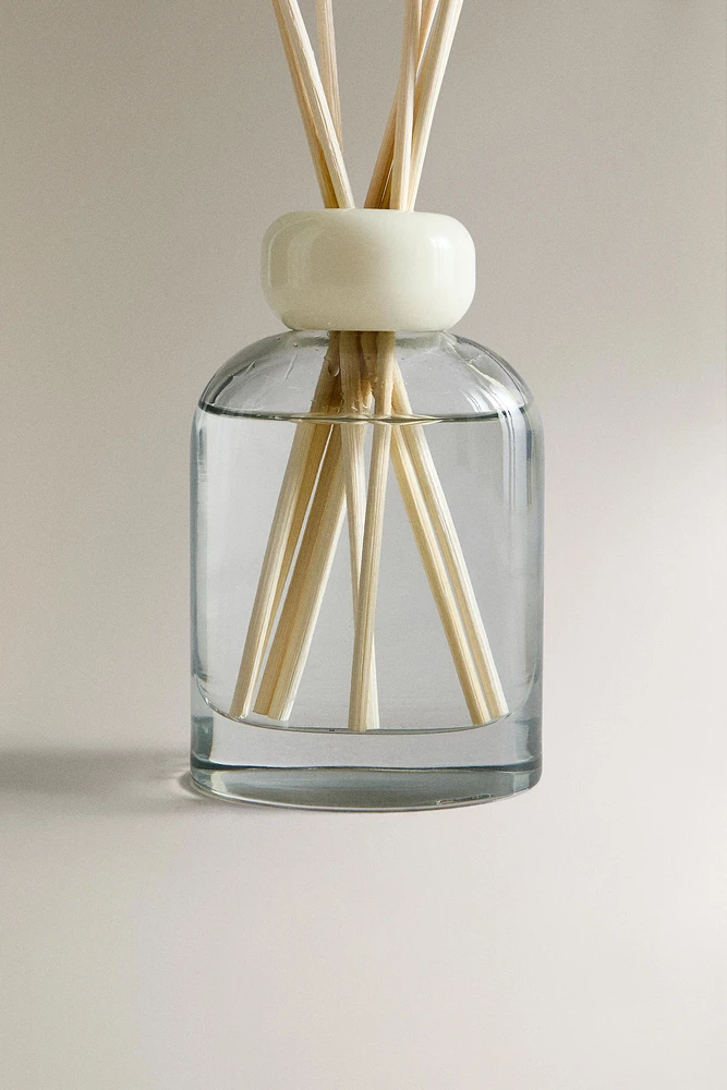 (4.06 oz) ÉCLAT DE LYS SCENTED REED DIFFUSER