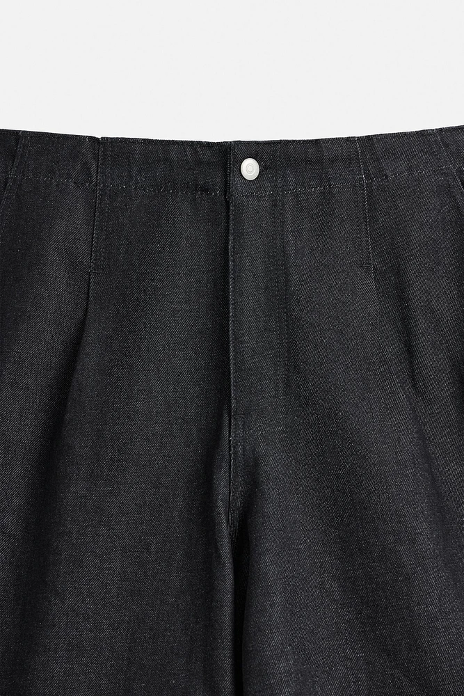 PLEATED WIDE LEG BERMUDA SHORTS