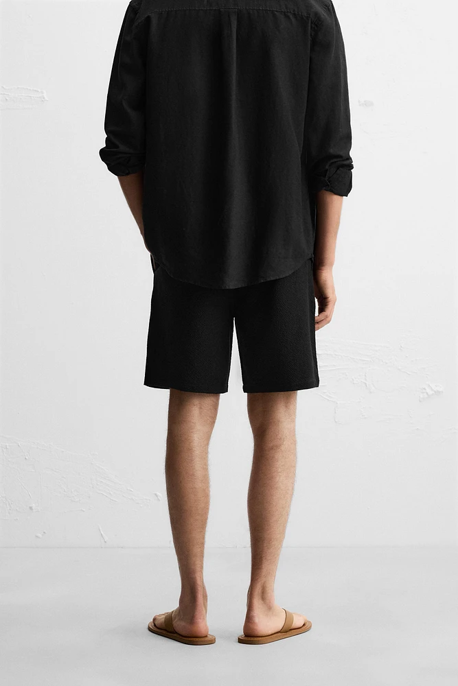 TEXTURED REGULAR FIT SHORTS