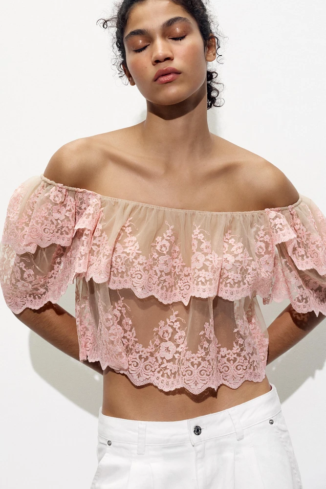EMBROIDERED RUFFLED TOP