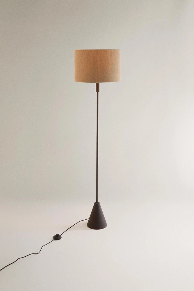 METAL FLOOR LAMP