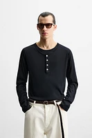 DOUBLE NECK BUTTON T-SHIRT