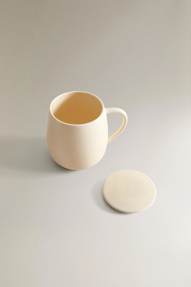 PLAIN STONEWARE TEACUP WITH LID